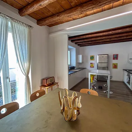 & Charme In Un Palazzo Storico Di דירה